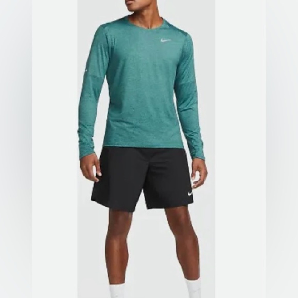 Nike Dri-FIT
Element Running crew